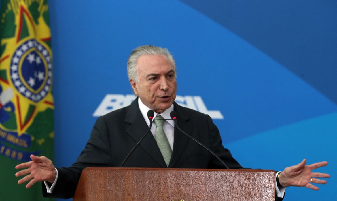 Brasília - O presidente Michel Temer discursa durante reunião com dirigentes da Confederação Nacional dos Municípios (CNM) e prefeitos de todo o país, no Palácio do Planalto (Antonio Cruz/Agência Brasil)