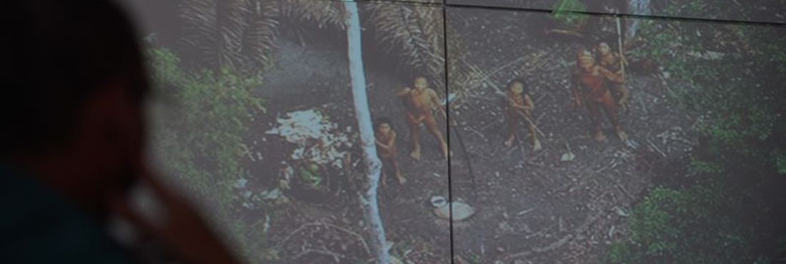 Funai apresenta fotos de índios isolados no Acre