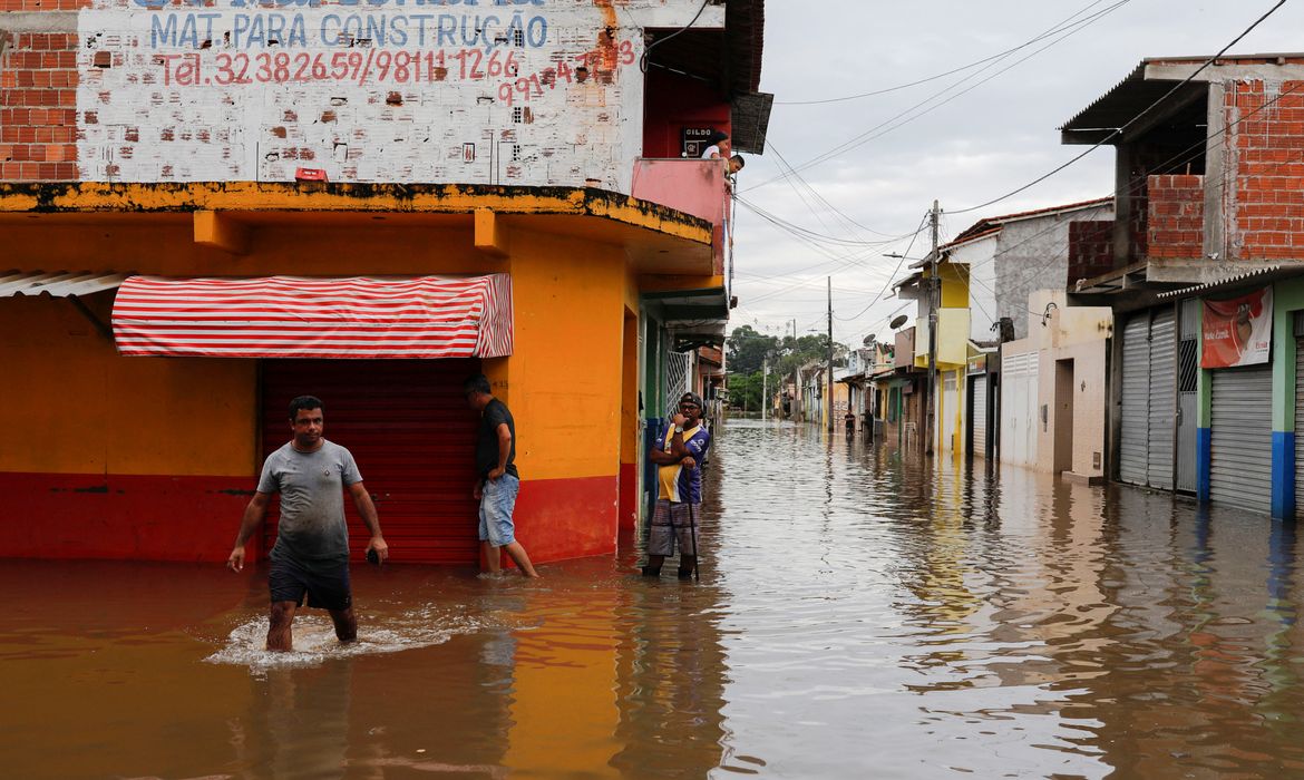 Mutirões vão atuar para a reconstrução de casas destruídas na Bahia