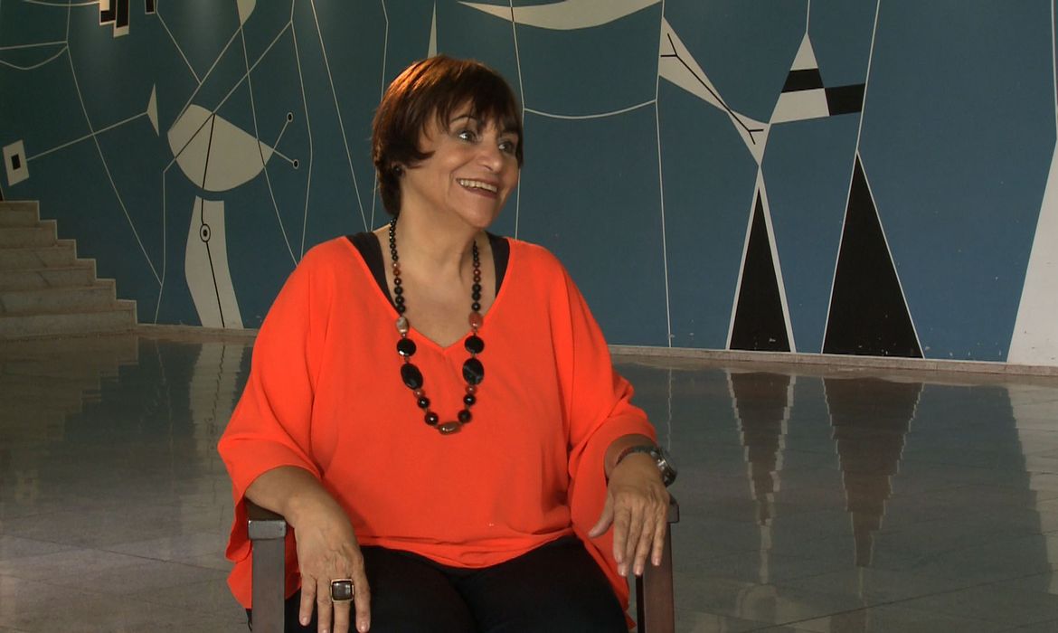 A radialista Mara Régia é a entrevistada do programa Conversa com Roseann Kennedy, na TV Brasil 