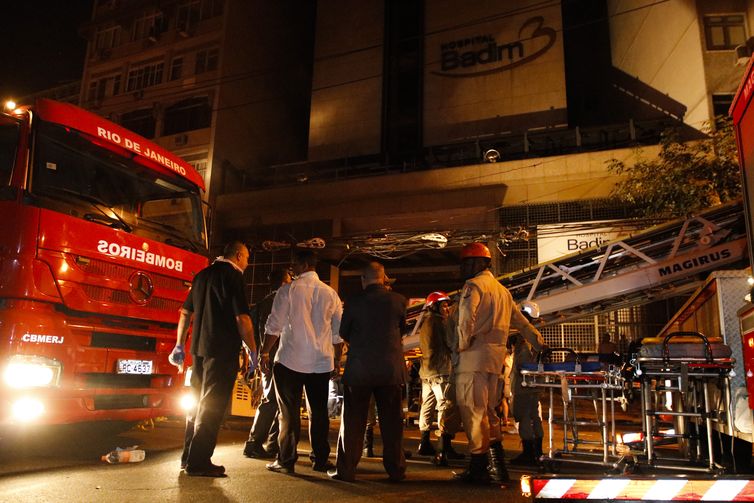 Incêndio atinge prédio do Hospital Badim, no bairro do Maracanã, zona Norte da cidade.  
