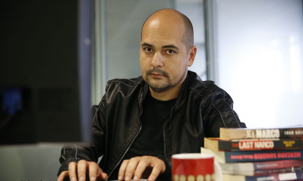 Retrato do jornalista e escritor Vitor Abdala, que lança o romance de terror policial Caveiras, editora Generale. 
