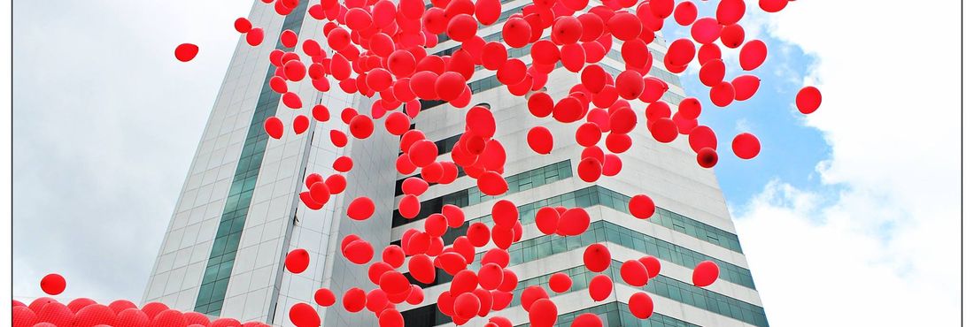 Emílio Ribas solta balões vermelhos para marcar o Dia Mundial de Luta contra a Aids