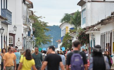 Movimentação na cidade durante a 13ª Festa Literária Internacional de Paraty (Flip) (Tânia Rêgo/Agência Brasil)