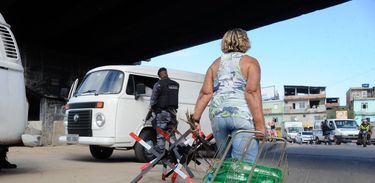 Aumento recorde de mortes em operações policiais no Rio em 2020