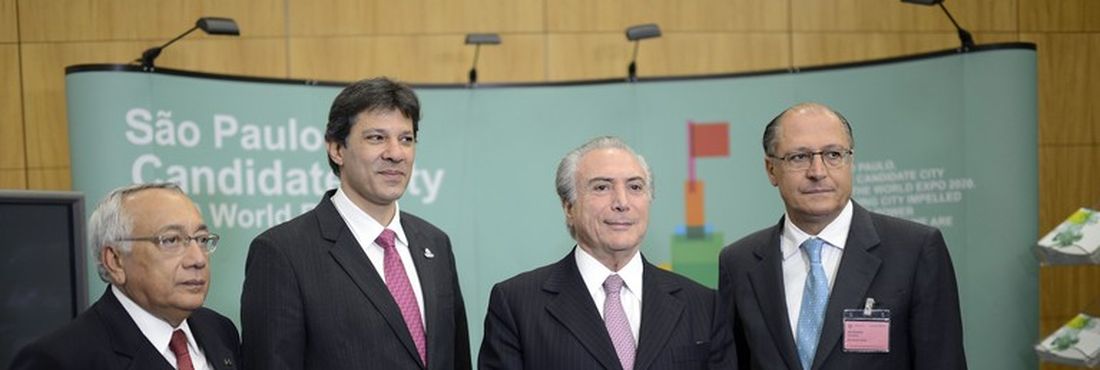 A delegação brasileira que defendeu, em Paris, a candidatura de São Paulo para sediar a Expo 2010