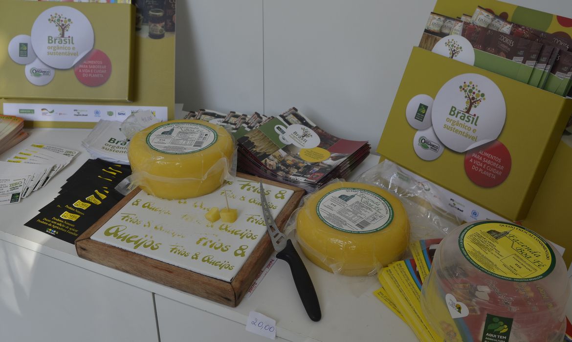 Rio de Janeiro - O governo federal inaugurou nesta terça-feira (17) o o Quiosque da Campanha Brasil Orgânico e Sustentável. Para que os agricultores familiares e produtores orgânicos divulguem e comercializem seus produtos durante a Copa do