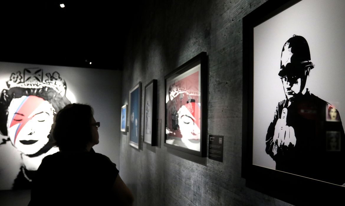 Rio de Janeiro (RJ), 11/07/2023 - Exposição The Art of Banksy: “Without Limits” reúne mais de 150 obras do artista, no VillageMall, na Barra da Tijuca. Foto:Tânia Rêgo/Agência Brasil