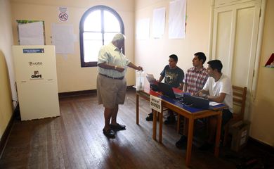 Cerca de 23 milhões de eleitores peruanos foram às urnas no domingo, no primeiro turno das eleições presidenciais