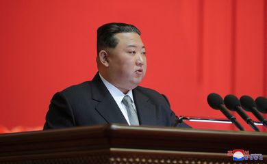 Líder da Coreia do Norte, Kim Jong Un, discursa em Pyongyang