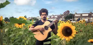 Ivo Vargas, terceira voz, violonista e arranjador da banda Gira Gerais