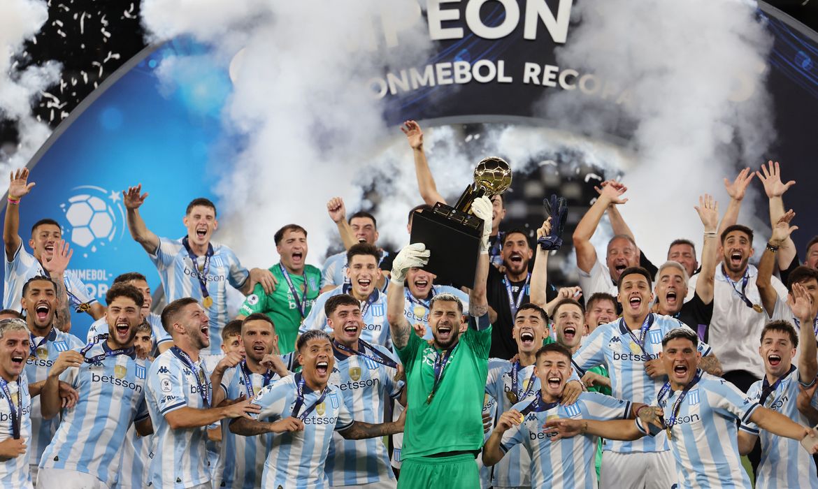Racing  campeo da Recopa Sul-Americana