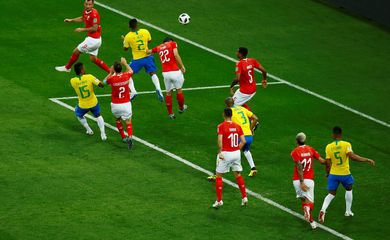 Soccer Football - World Cup - Group E - Brazil vs Switzerland - Rostov Arena, Rostov-on-Don, Russia - June 17, 2018   Brazil's Thiago Silva misses a chance to score    REUTERS/Jason Cairnduff