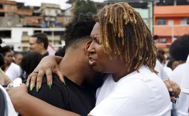 Rio de Janeiro (RJ), 31/10/2025 - Moradores, familiares e representantes da sociedade civil se reúnem na comunidade da Vila Cruzeiro para manifestação de repúdio à Operação Contenção que deixou 121 mortos. Foto: Tânia Rêgo/Agência Brasil