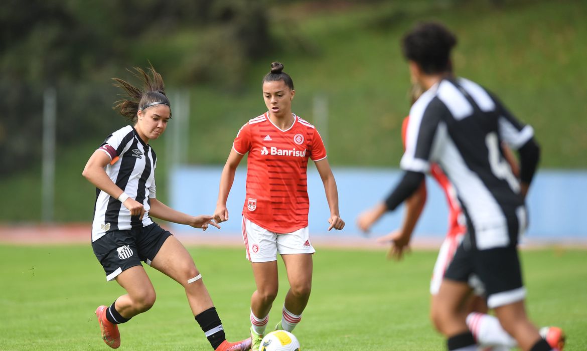Migrações concentram futuro do futebol feminino no Sul e Sudeste