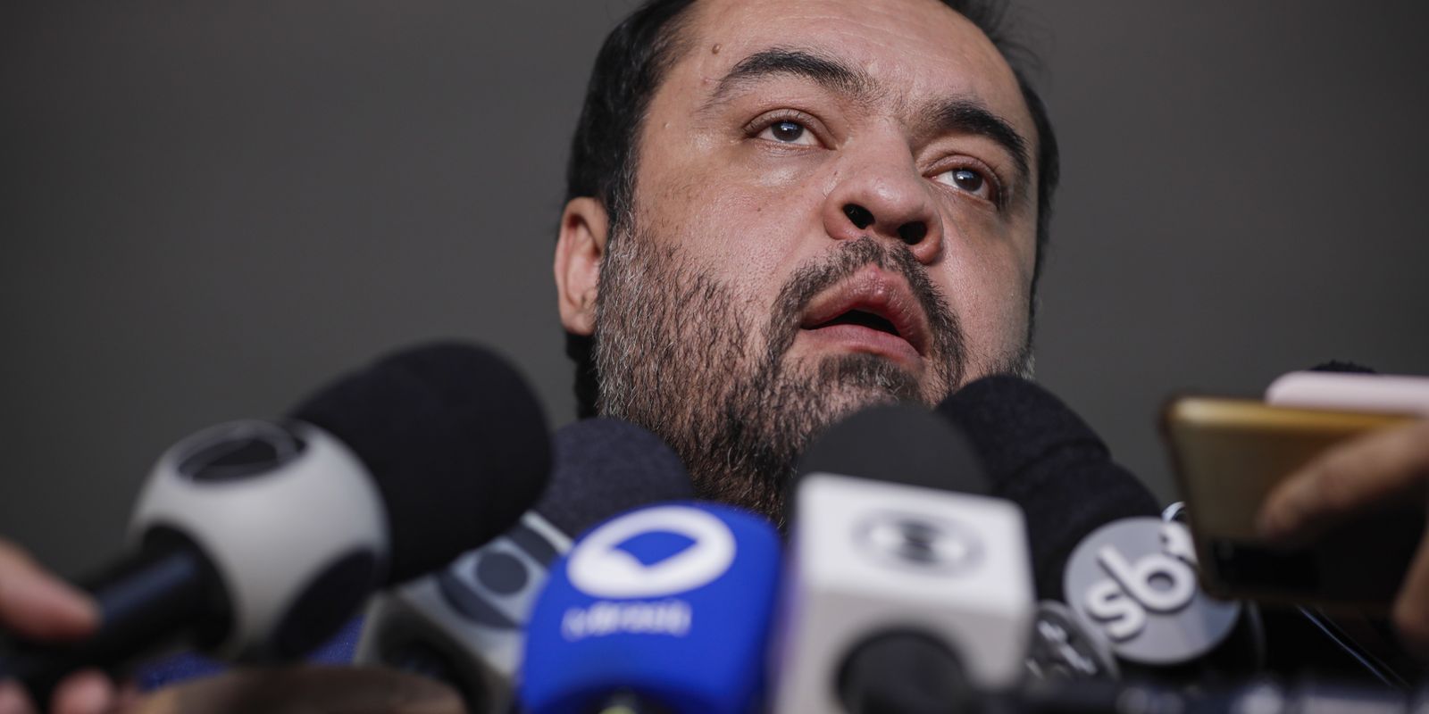 Ministro suspende julgamento que pode cassar governador do Rio