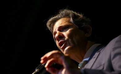 O ministro da Fazenda, Fernando Haddad, assume o cargo em cerimônia no Centro Cultural Banco do Brasil (CCBB).