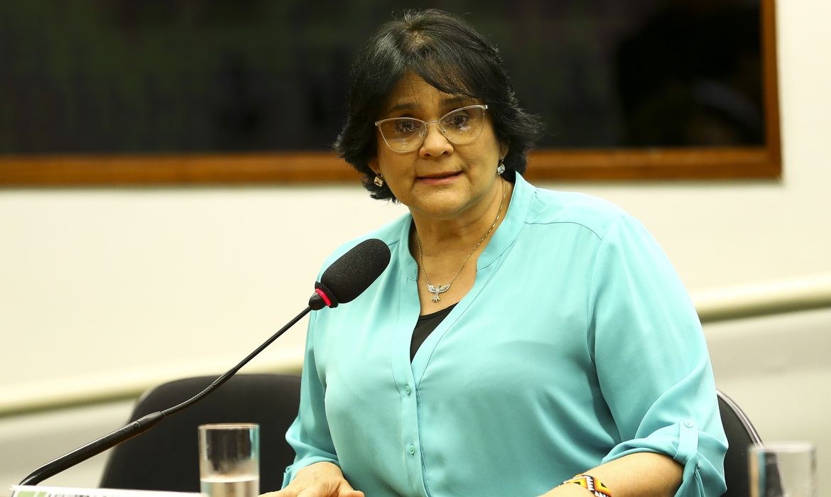A ministra da Ministério da Mulher, Família e Direitos Humanos, Damares Alves, participa de audiência pública na Comissão de Fiscalização Financeira e Controle para debater ossadas em Perus e pedidos de anistia.  