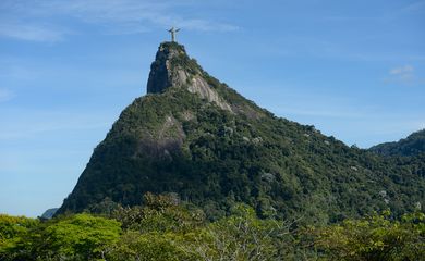 Cristo Redentor localizada no topo do morro do Corcovado
