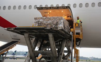 Chegada dos 5000 testes para coronavírus em Guarulhos - SP