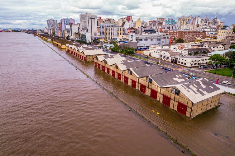 Porto Alegre (RS) 28/09/2023 – Lago Guaíba sobe mais de 3 metros e transborda em Porto Alegre, cidade teve o inverno mais chuvoso dos últimos 62 anos.
Foto: Gustavo Mansur/ Palácio Piratini