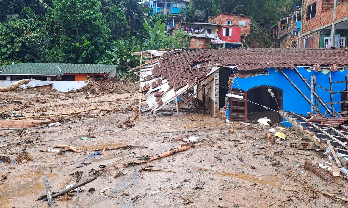 Emergência - Chuvas no litoral de São Paulo