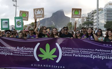 Rio de Janeiro (RJ), 06/05/2023 - A Marcha da Maconha 2023, caminhada pela legalização, acontece na orla de Ipanema. Foto: Fernando Frazão/Agência Brasil