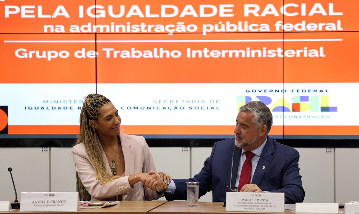 Brasília (DF), 03/12/2024 - Os ministros da Igualdade Racial, Anielle Franco, e da Secretaria de Comunicação da Presidência da República, Paulo Pimenta, participam do lançamento do Plano de Comunicação pela Igualdade Racial O Plano objetiva implementar ações para promover a igualdade racial na comunicação dos órgãos e entidades da administração pública federal, em conformidade com decreto presidencial nº 11.787/2023. Foto: José Cruz/Agência Brasil