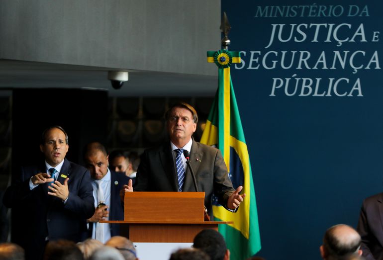 O presidente Jair Bolsonaro participa da entrega de equipamentos de ponta para fortalecer o trabalho de policiais que atuam no Programa Nacional de Segurança nas Fronteiras e Divisas (VIGIA)