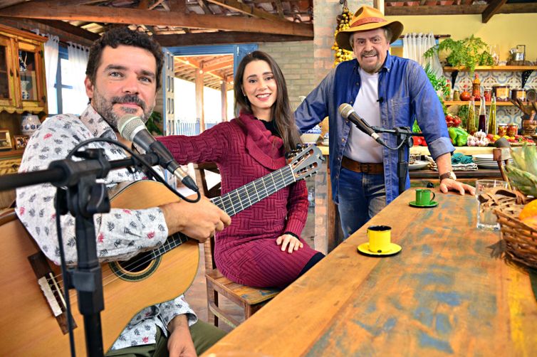 Rafael Cardoso e Aniela Rovani formam o duo Música de Interior