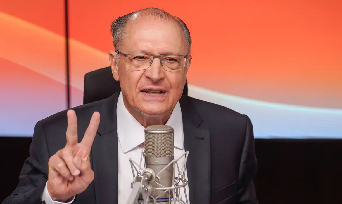 Rafa Neddermeyer/Agência Brasil Brasília (DF), 15/01//2026 - O vice-presidente da República e ministro do Desenvolvimento, Indústria, Comércio e Serviços (MDIC), Geraldo Alckmin, durante entrevista ao programa Bom Dia, Ministro, onde falou sobre a aprovação, pela União Europeia, do acordo comercial entre Mercosul e o bloco europeu, entre outros assuntos. Foto: Rafa Neddermeyer/Agência Brasil