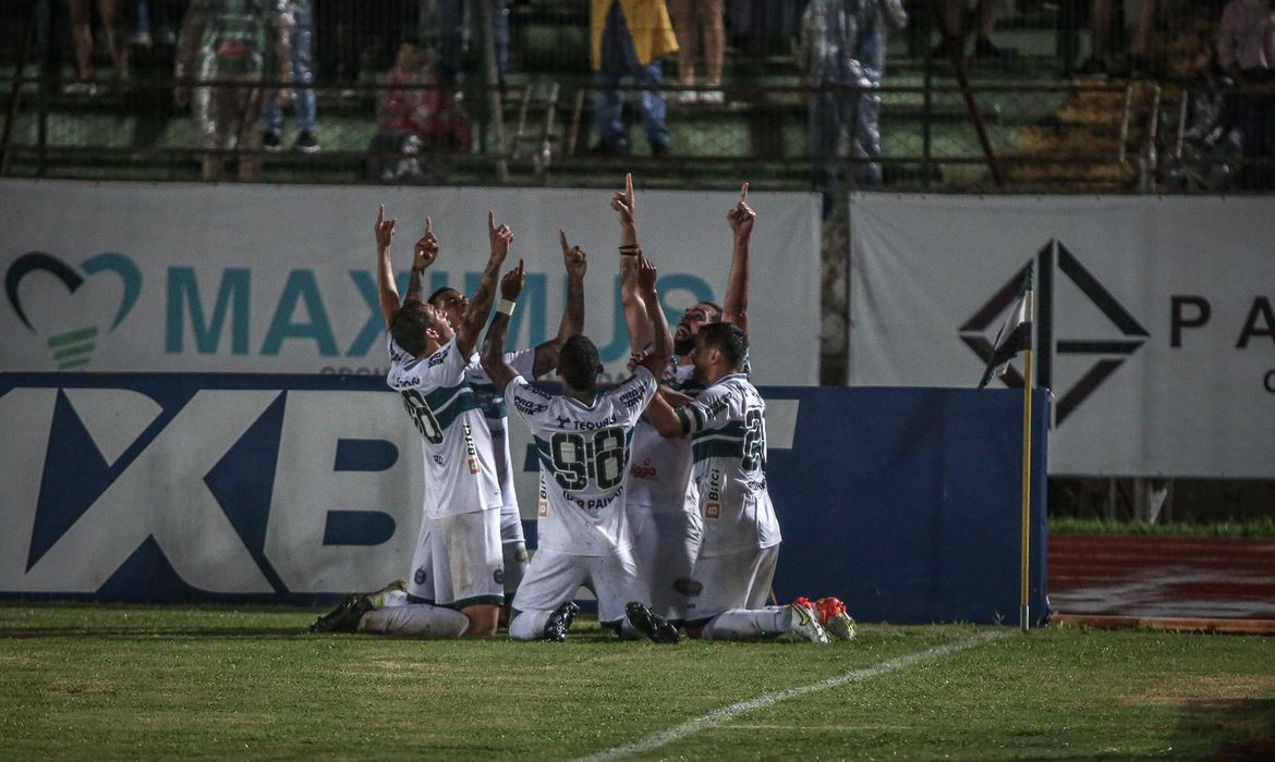 Em jogo movimentado, Sport fica no empate com o Coritiba em