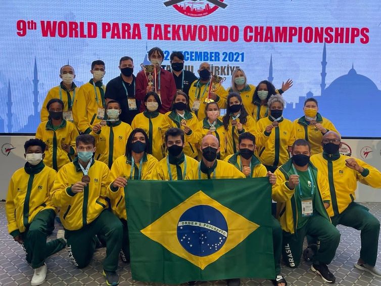CBTKD/Divulgação Foto da delegação brasileira completa