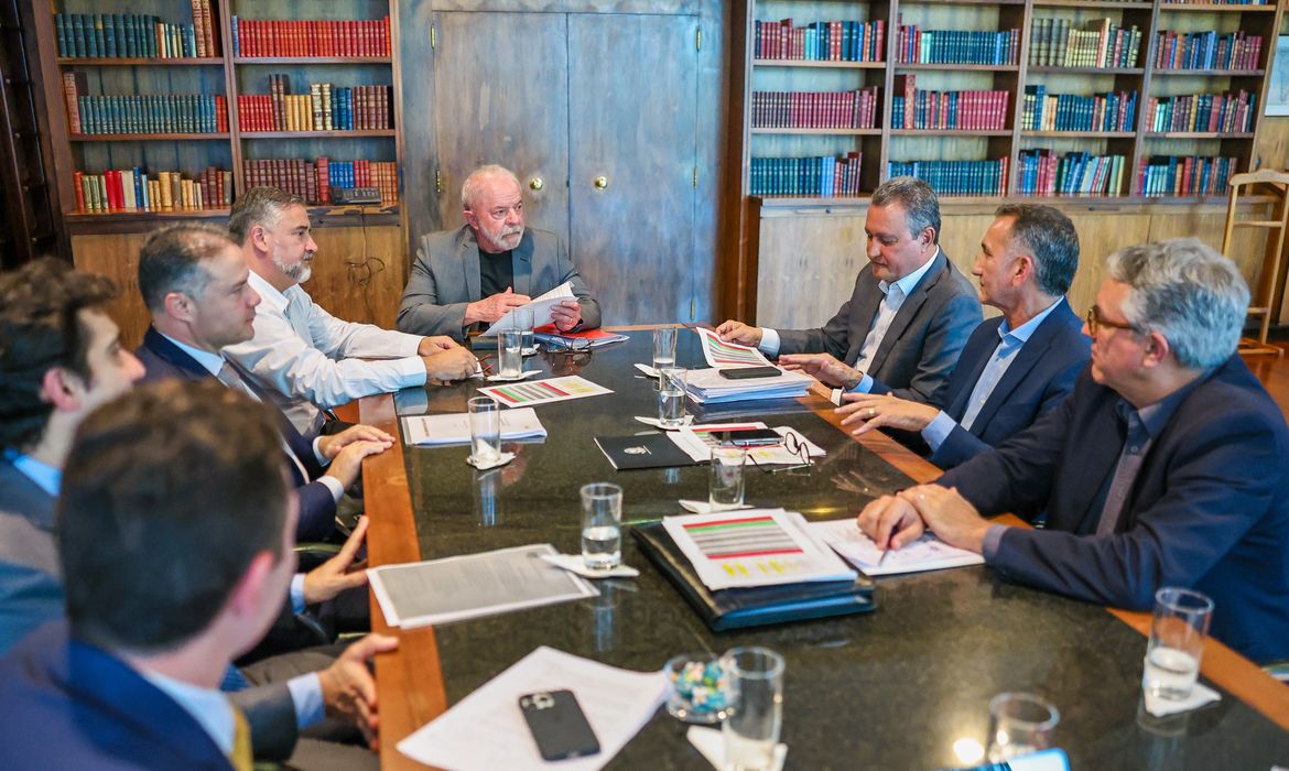 Brasília (DF), 22/02/2023 - Presidente Luiz Inácio Lula da Silva em reunião com ministros no Palácio do Alvorada. Foto: Ricardo Stuckert/PR