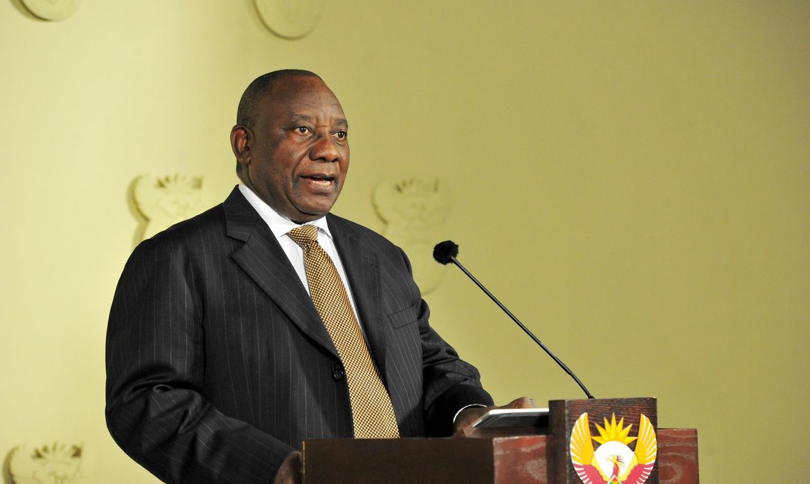 O novo presidente da África do Sul, Cyril Ramaphosa, anuncia reforma ministerial no país