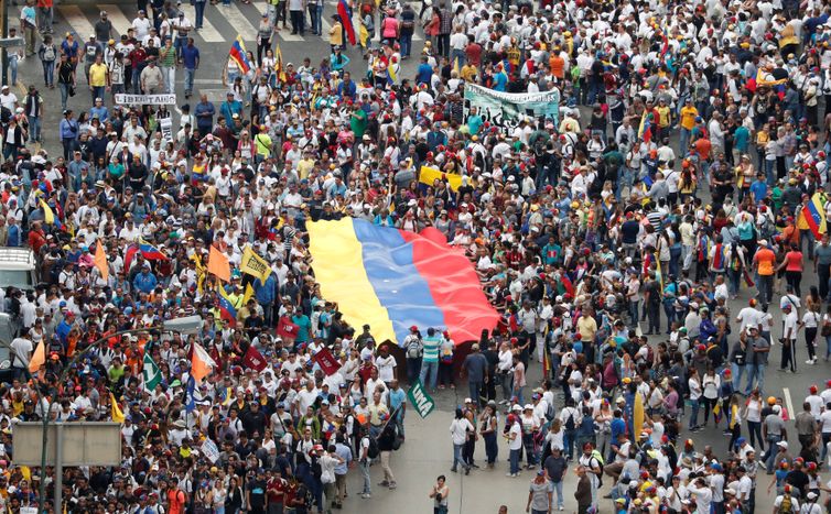 Opposition supporters take part in a rally against Venezuelan President Nicolas Maduro's government and to commemorate the 61st anniversary of the end of the dictatorship of Marcos Perez Jimenez in Caracas, Venezuela January 23, 2019. REUTERS