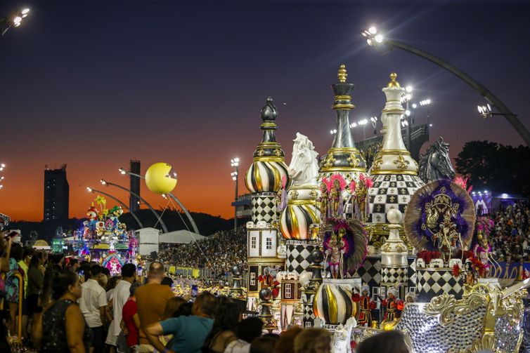 São Paulo (SP), 01/03/2025 - Carnaval 2025 - Sambódromo do Anhembi, desfile do Grupo Especial -Escola de Samba Rosas de Ouro. Foto Paulo Pinto/Agência Brasil