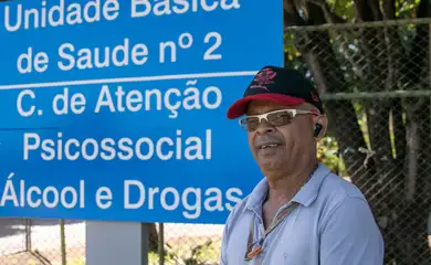 Brasília (DF) 19/02/2025 - O aposentado Bernardino Teixeira, faz tratamento contra o alcoolismo no Capes do Guará, cidade satélite de Brasília. Foto: Fabio Rodrigues-Pozzebom/Agência Brasil