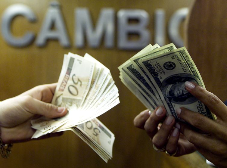 REUTERS/Bruno Domingos//Direitos reservados dólar