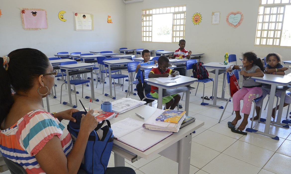 Cuiabá - Crianças fazem atividades na Escola Estadual Professora Tereza Conceição de Arruda, na comunidade do Quilombo Mata Cavalo (Antonio Cruz/Agência Brasil)