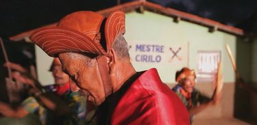 Mestre Cirilo mantém viva a tradição de danças folclóricas no Ceará