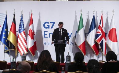 Além da crise na Síria e da ameaça do terrorismo, os titulares do G7 falarão sobre a instabilidade na Líbia, sobre o programa nuclear da Coreia do Norte e sobre as relações do grupo com a Rússia e a crise na Ucrânia. 