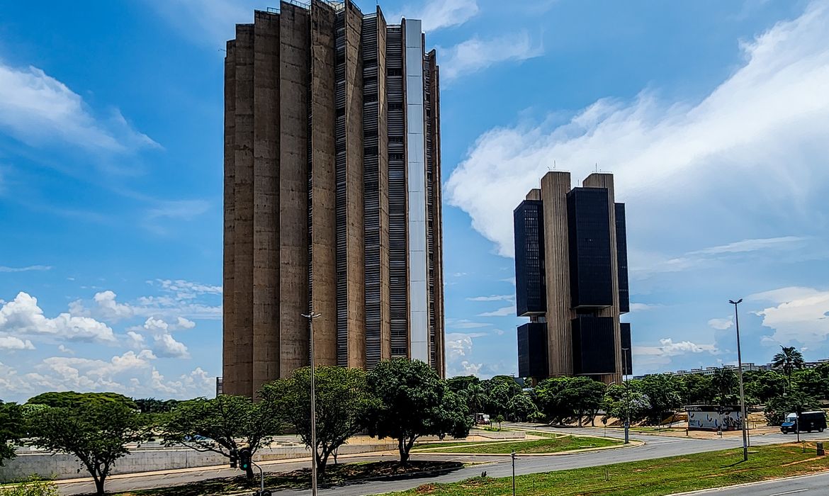 Brasília (DF), 03/11/2023, Prédio da Caixa Econômica Federal e do Banco Central.  Foto: Rafa Neddermeyer/Agência Brasil