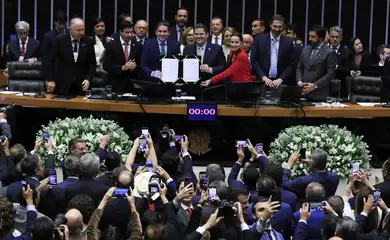 Brasília (DF), 09/09//2025 - Sessão do Congresso para promulgar a emenda constitucional (PC 136/2025) que estabelece novos limites e prazos para o pagamento de precatórios. Foto: Lula Marques/Agência Brasil