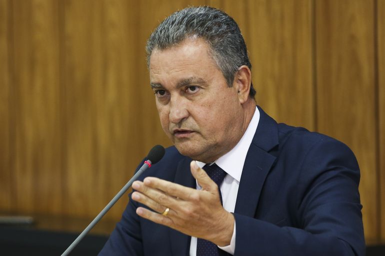 Ministro da Casa Civil, Rui Costa, fala à imprensa após reunião ministerial