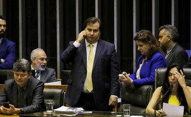 O presidente da Câmara, Rodrigo Maia, durante sessão para analisar a MP 859/18, que fixa em um máximo de 3% o adicional de risco para empréstimos a santas casas e hospitais filantrópicos e sem fins lucrativos com recursos do FGTS. 