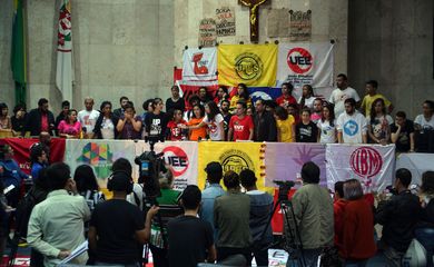 São Paulo - Estudantes secundaristas e universitários ocupam Câmara Municipal, na região central (Rovena Rosa/Agência Brasil)