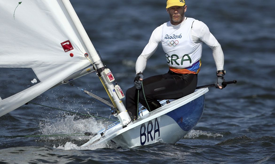 Robert Scheidt termina em quarto lugar na classificação geral na classe laser