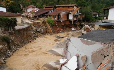 Enchente em Teresópolis em janeiro de 2011, em decorrência da forte chuva