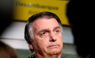 Rio de Janeiro (RJ), 29/06/2023 - O ex-presidente Jair Bolsonaro desembarca no aeroporto Santos Dumont e fala sobre o julgamento no TSE que pode torná-lo inelegível. Foto:Tânia Rêgo/Agência Brasil